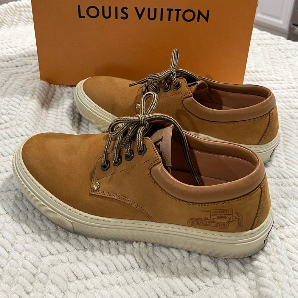 Louis Vuitton Men’s Sneaker. LV men’s size 7 1/2 (9.5 US)